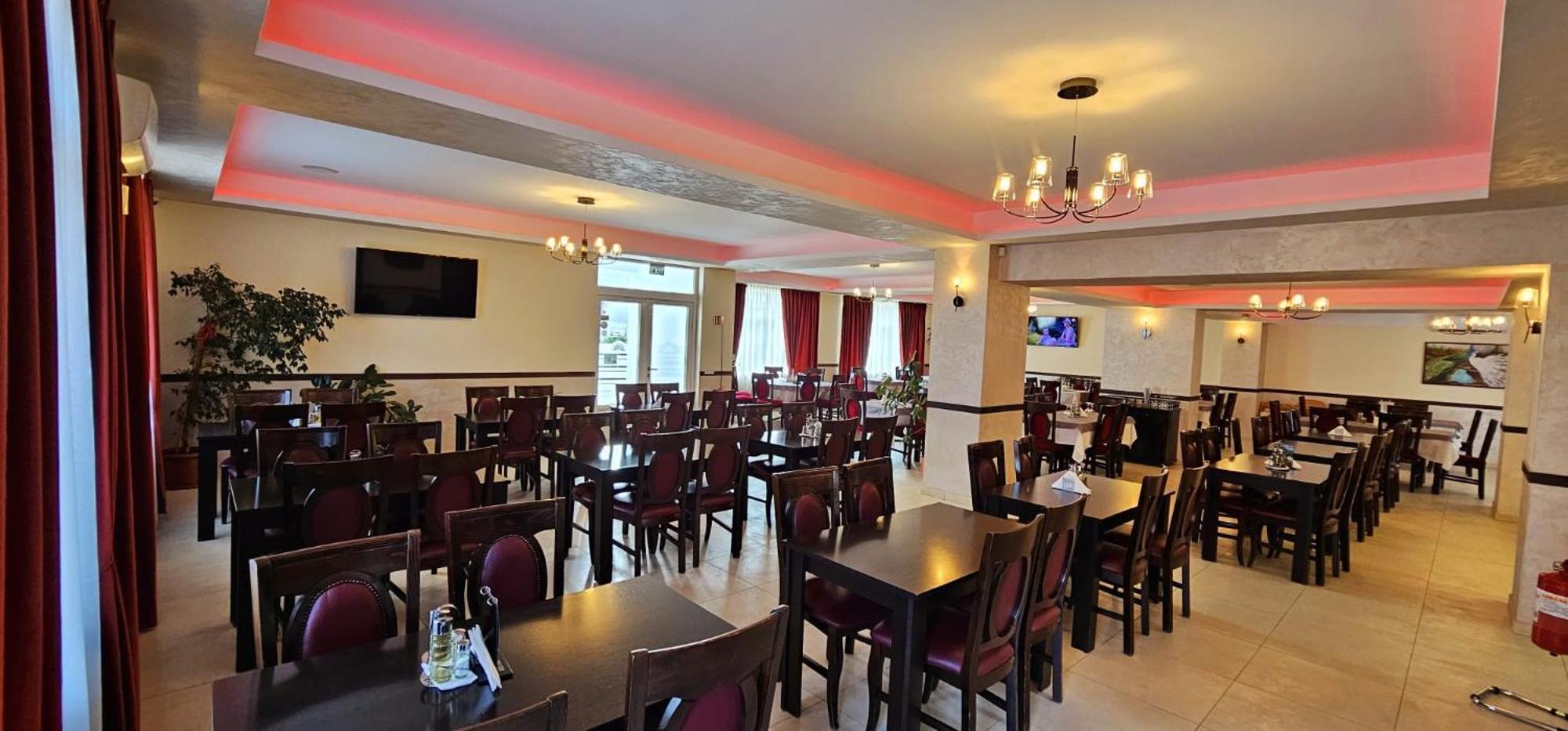 Pensiune Restaurant Pizzerie 2 Pauni Borşa Екстериор снимка