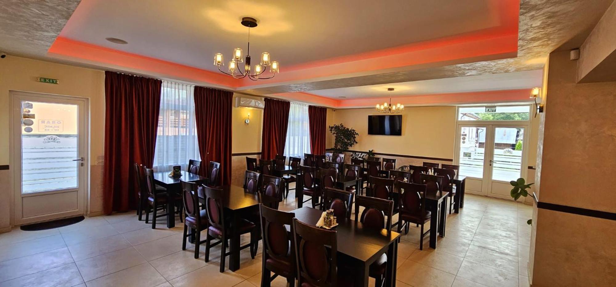 Pensiune Restaurant Pizzerie 2 Pauni Borşa Екстериор снимка