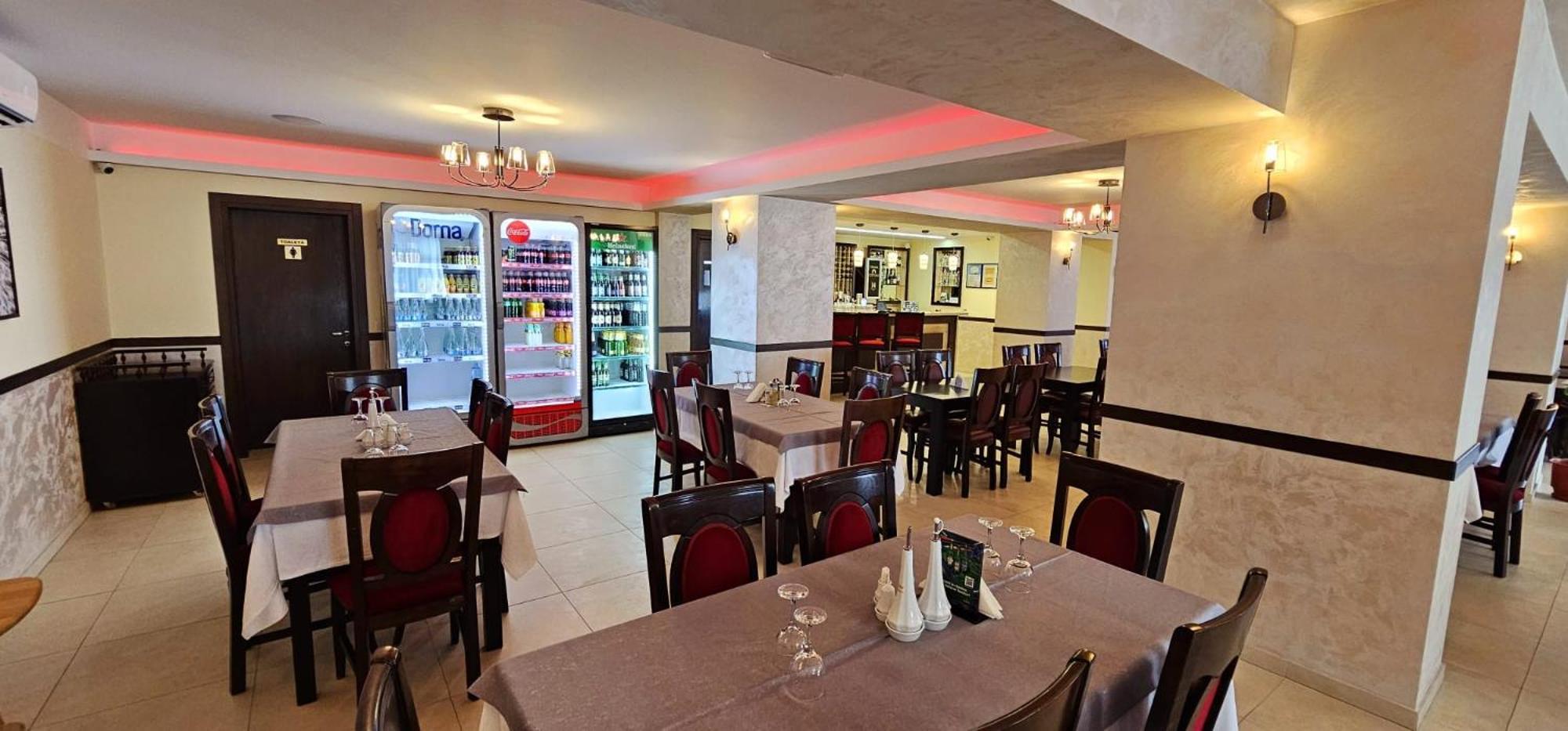 Pensiune Restaurant Pizzerie 2 Pauni Borşa Екстериор снимка