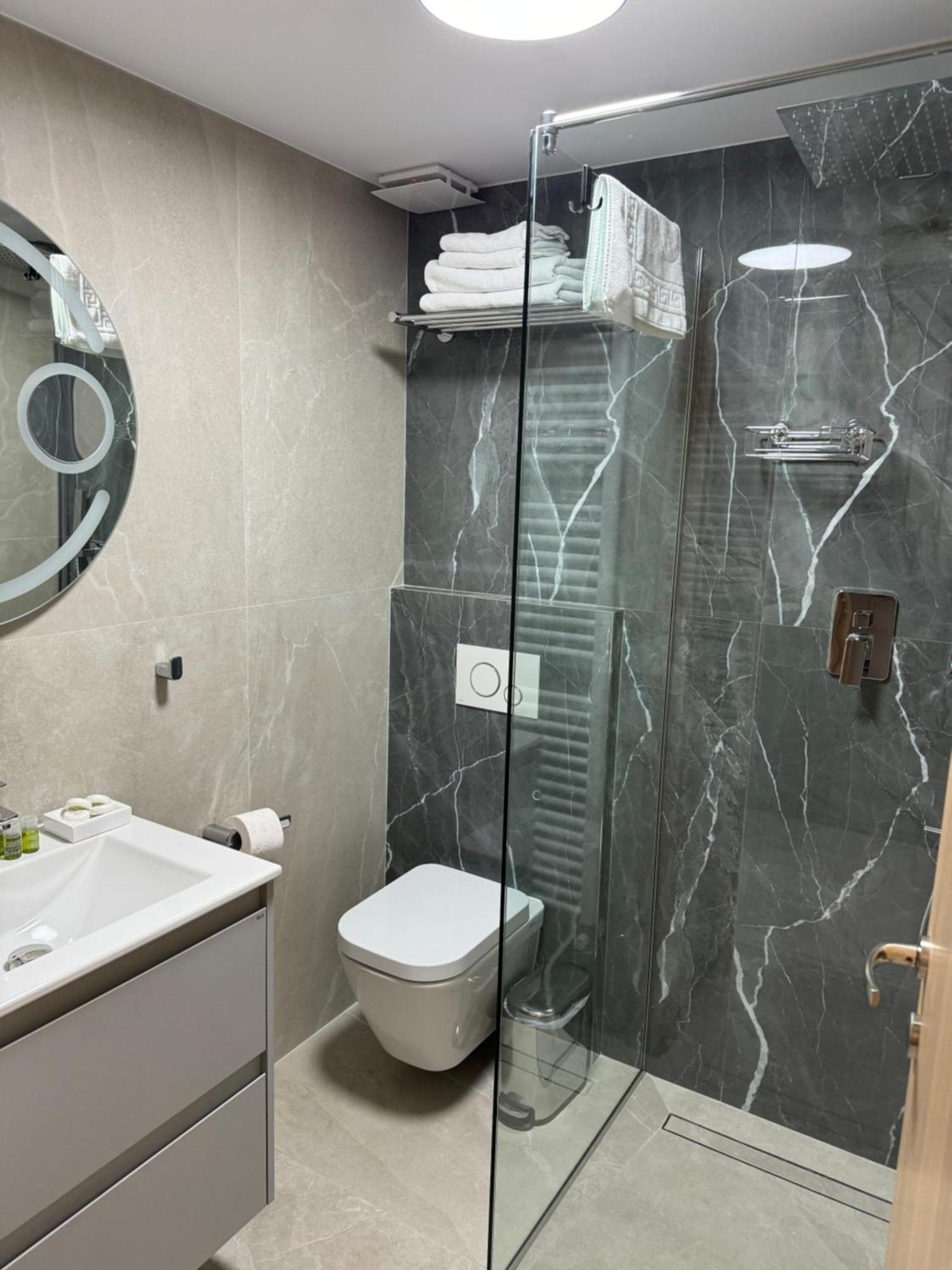 Pensiune Restaurant Pizzerie 2 Pauni Borşa Екстериор снимка