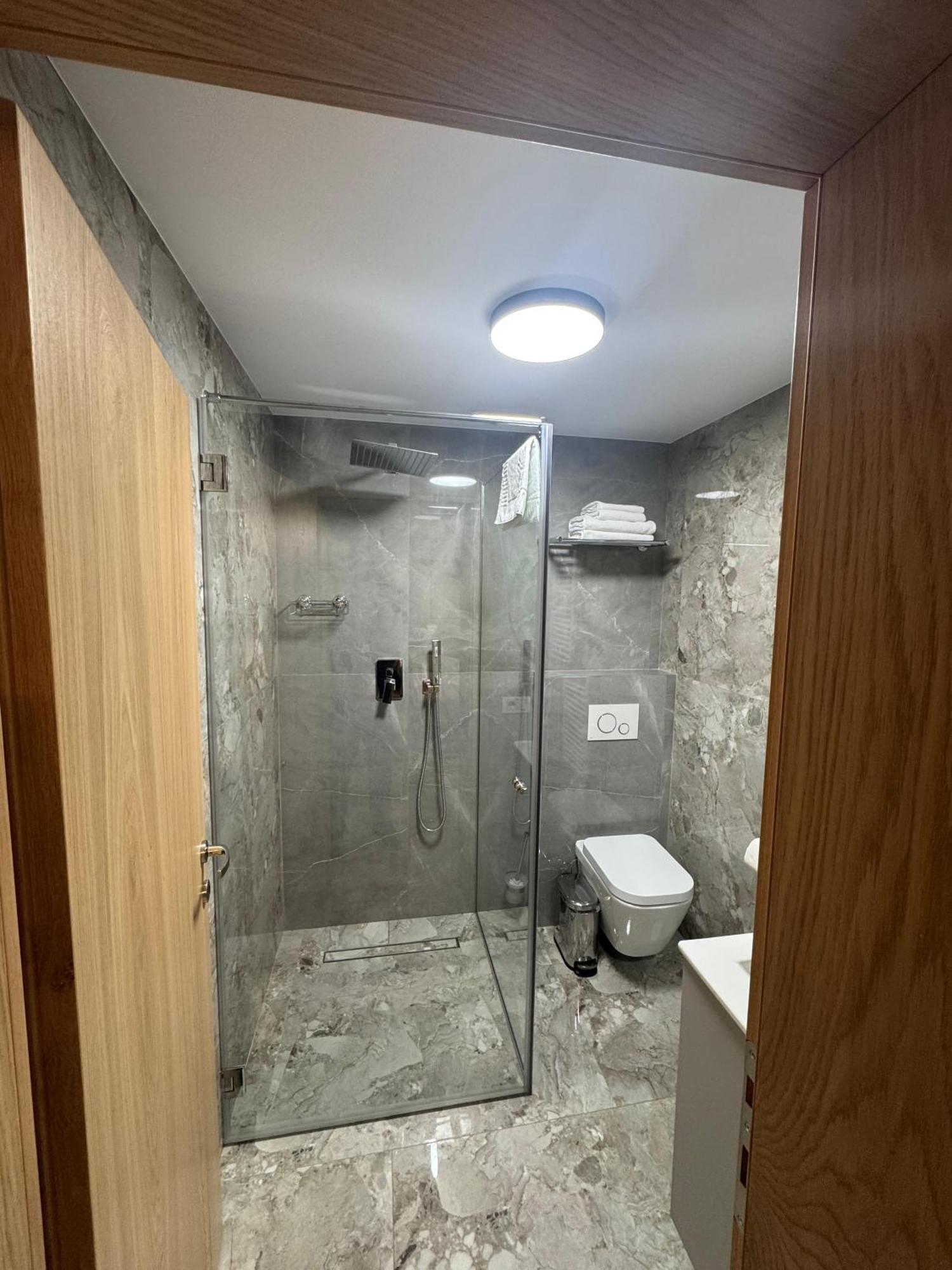 Pensiune Restaurant Pizzerie 2 Pauni Borşa Екстериор снимка